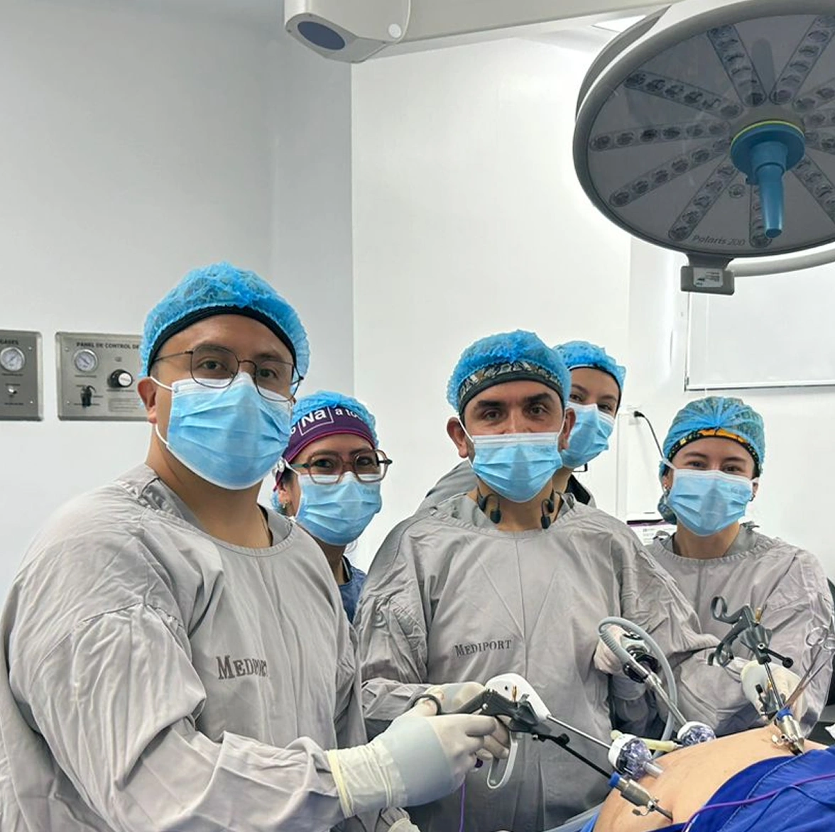 Equipo de cirujanos de cirugía bariátrica
